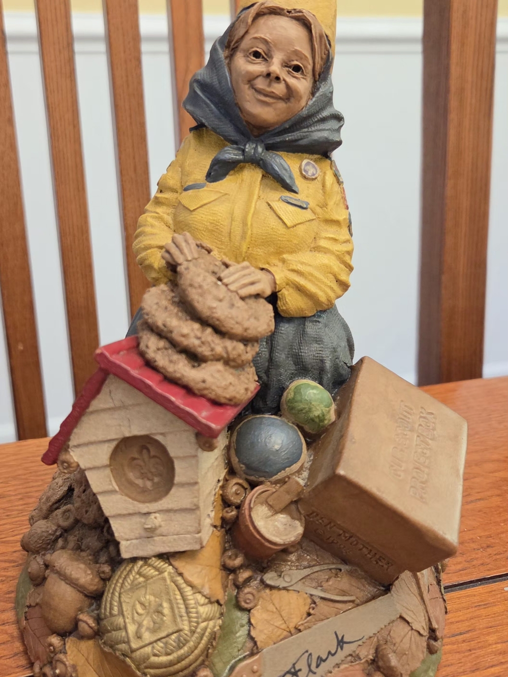 Tom Clark Cairn Studio 'Den Mother' Cub Scout Figurine